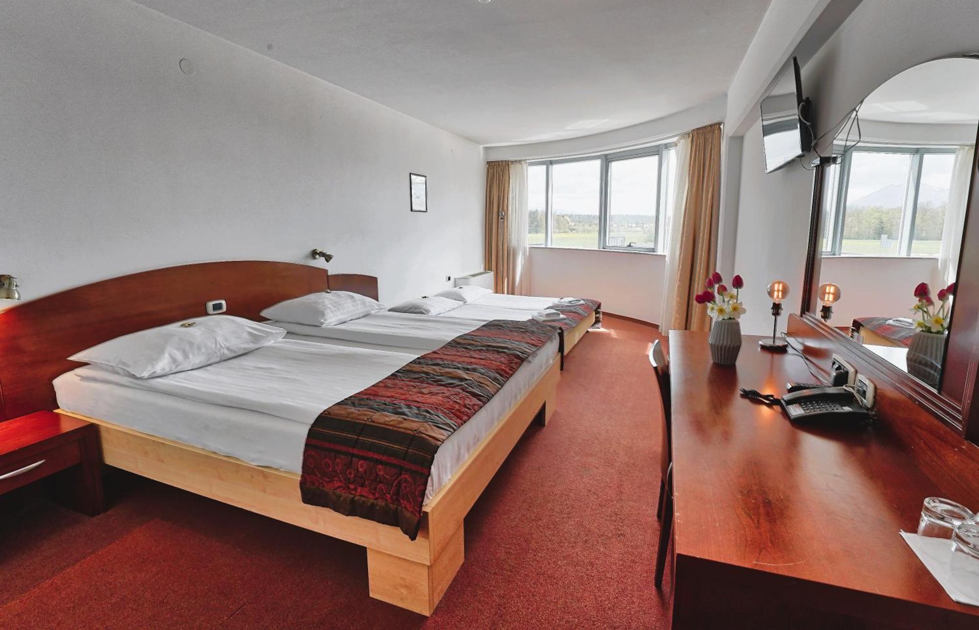 Hotel Krek Superior Lesce  Exterior foto