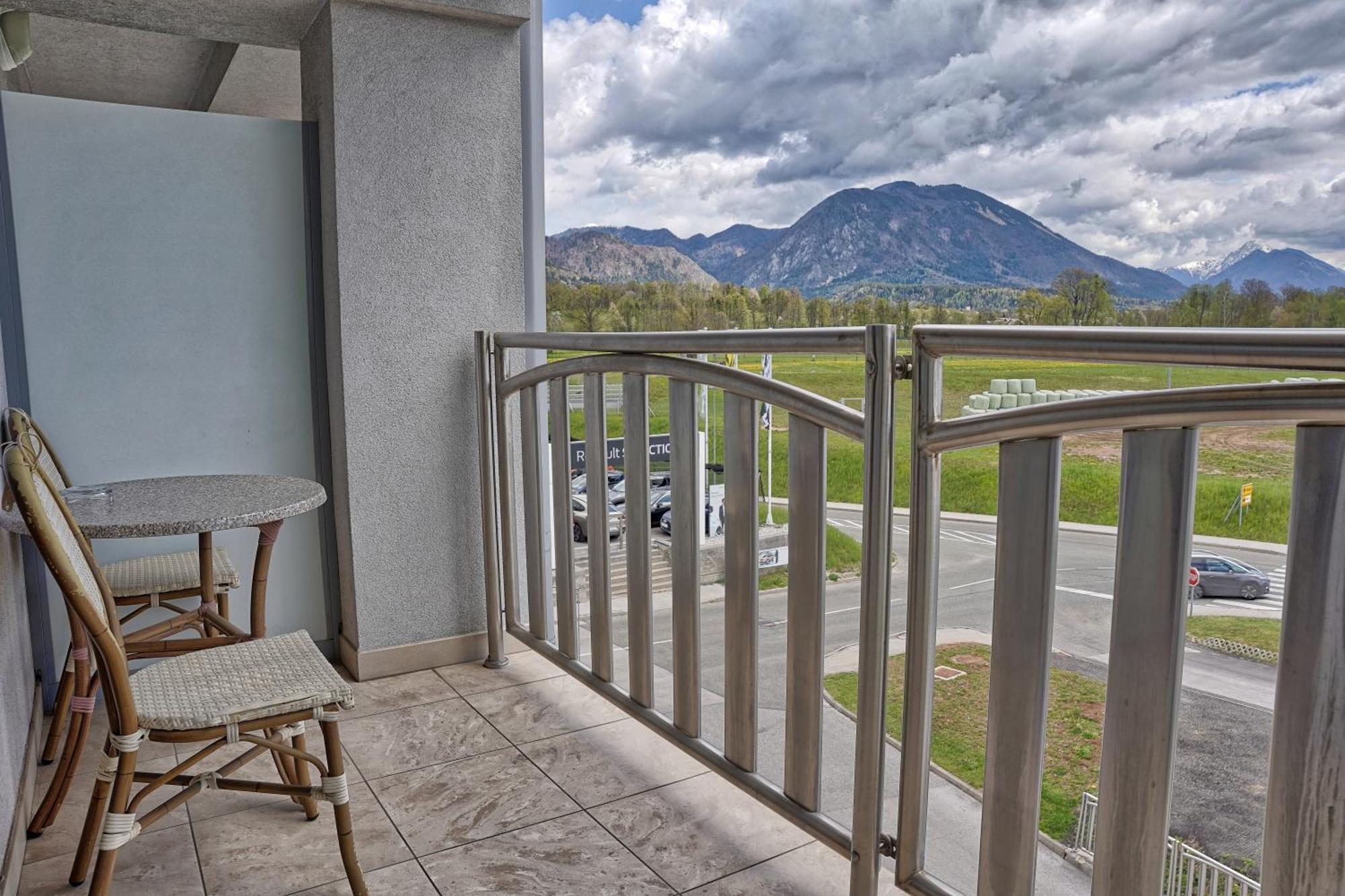 Hotel Krek Superior Lesce  Exterior foto