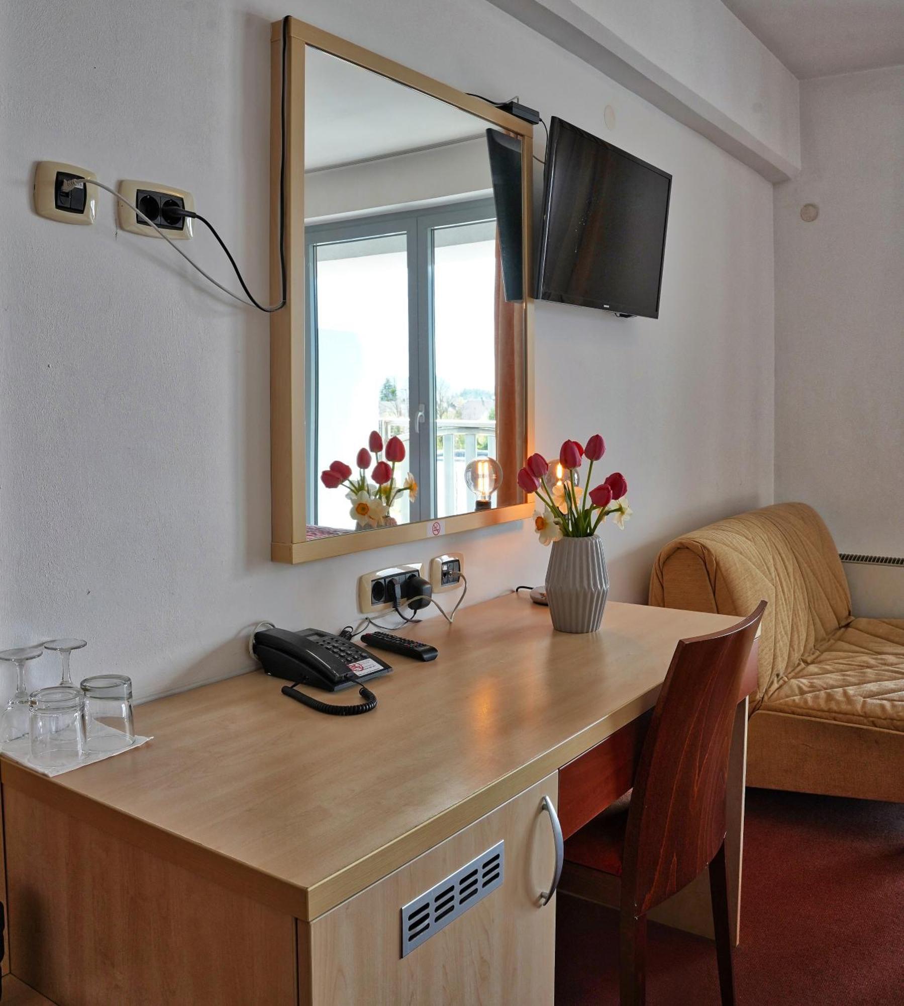 Hotel Krek Superior Lesce  Exterior foto